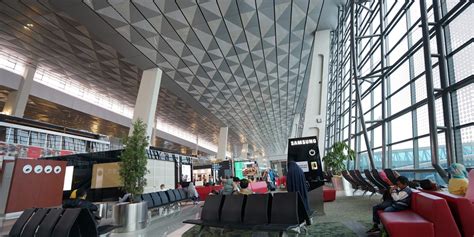 jakarta airport lounge one world